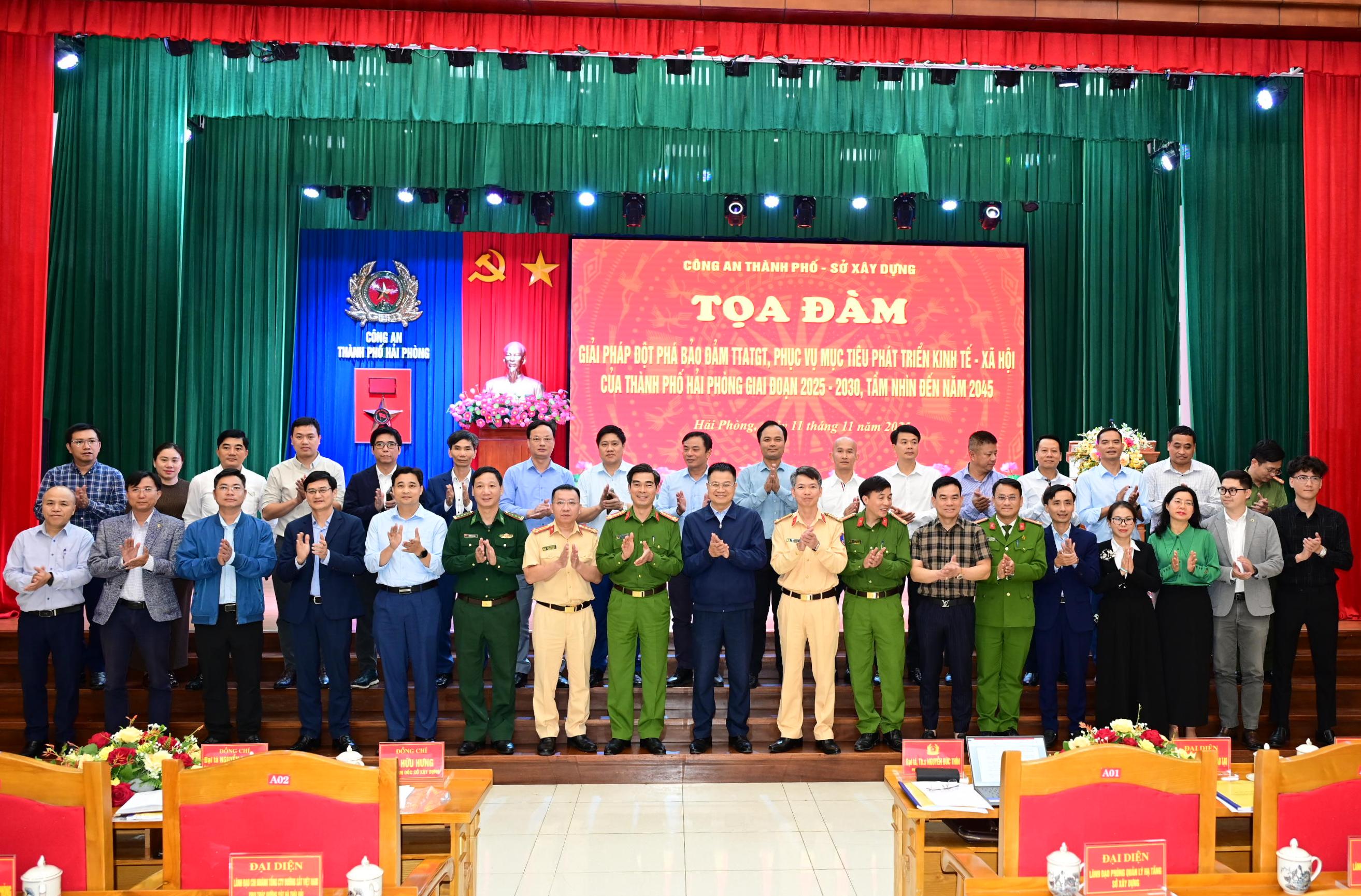 Toạ đàm giải pháp đột phá bảo đảm TTATGT, phục vụ mục tiêu phát triển kinh tế - xã hội thành phố giai đoạn 2025 - 2030